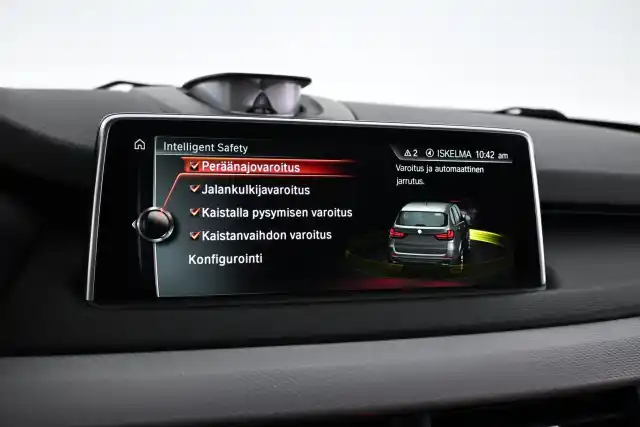 Sininen Maastoauto, BMW X5 – GMX-558