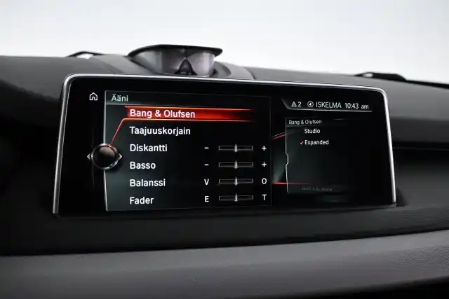 Sininen Maastoauto, BMW X5 – GMX-558