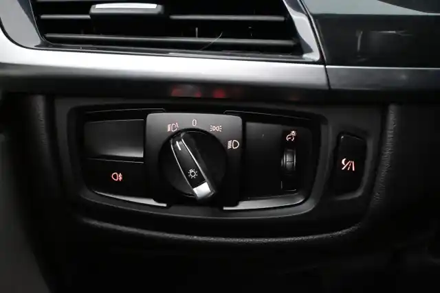 Sininen Maastoauto, BMW X5 – GMX-558