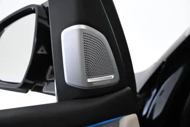 Sininen Maastoauto, BMW X5 – GMX-558