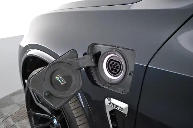 Sininen Maastoauto, BMW X5 – GMX-558