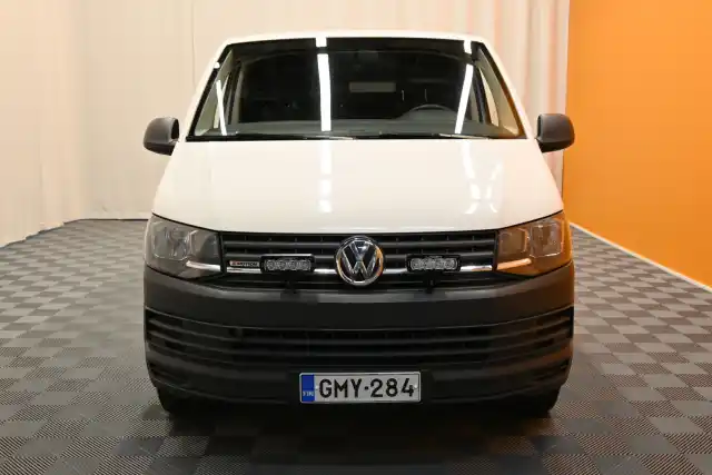 Valkoinen Pakettiauto, Volkswagen Transporter – GMY-284