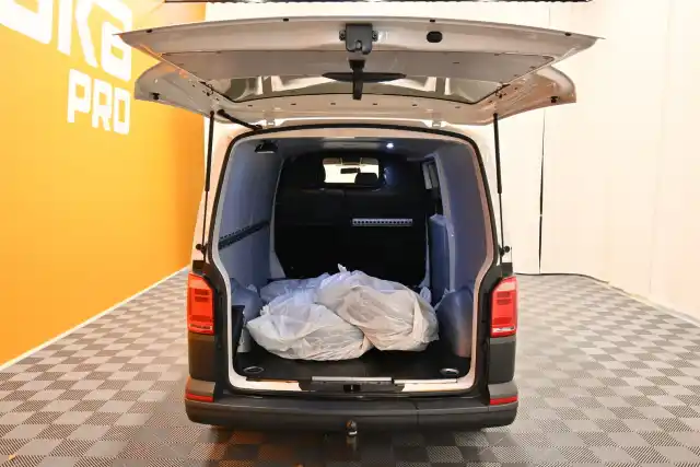 Valkoinen Pakettiauto, Volkswagen Transporter – GMY-284