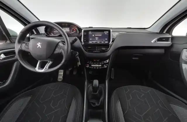 Valkoinen Viistoperä, Peugeot 2008 – GMZ-178