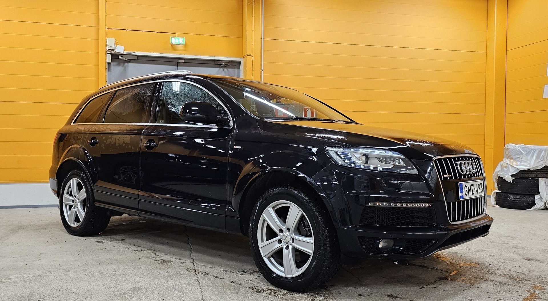 Musta Maastoauto, Audi Q7 – GMZ-423