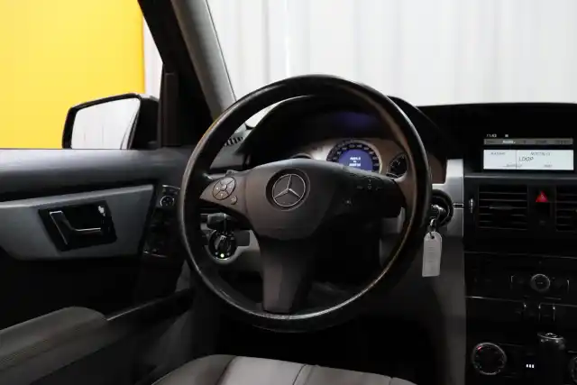 Musta Maastoauto, Mercedes-Benz GLK – GNA-518