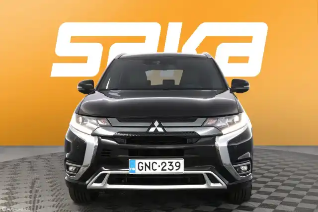 Musta Maastoauto, Mitsubishi Outlander PHEV – GNC-239