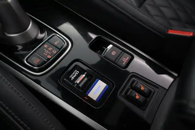Musta Maastoauto, Mitsubishi Outlander PHEV – GNC-239