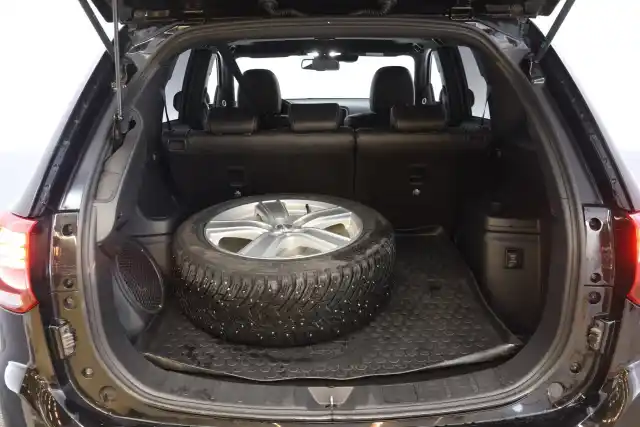 Musta Maastoauto, Mitsubishi Outlander PHEV – GNC-239