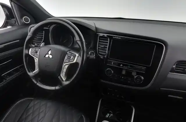 Musta Maastoauto, Mitsubishi Outlander PHEV – GNC-239