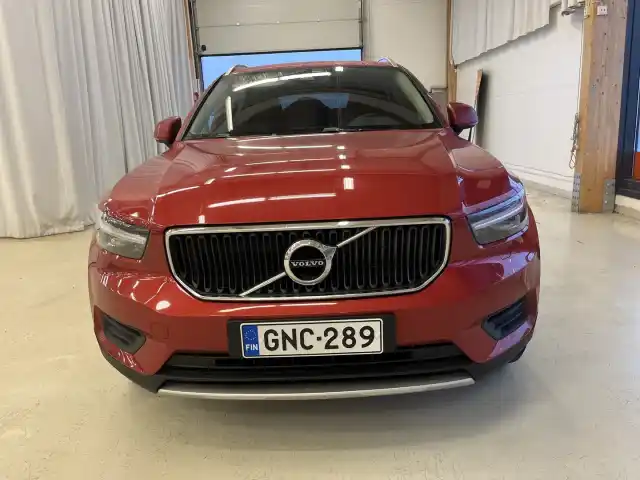 Punainen Maastoauto, Volvo XC40 – GNC-289