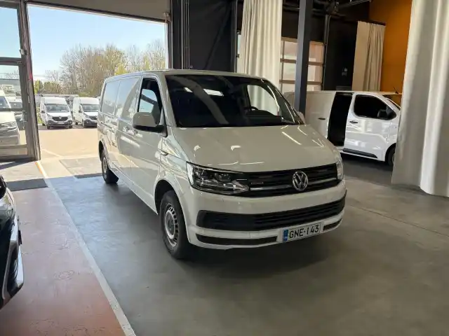 Valkoinen Pakettiauto, Volkswagen Transporter – GNE-143