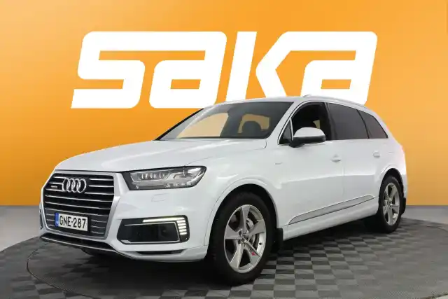 Valkoinen Maastoauto, Audi Q7 – GNE-287