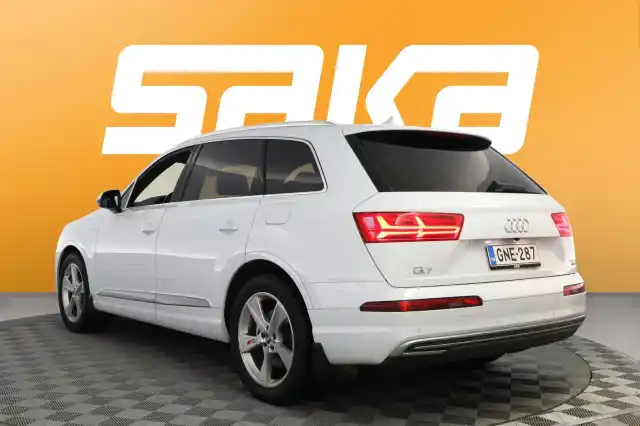 Valkoinen Maastoauto, Audi Q7 – GNE-287