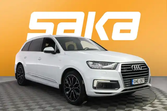 Valkoinen Maastoauto, Audi Q7 – GNE-287