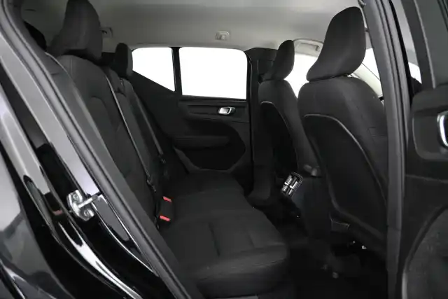 Musta Maastoauto, Volvo XC40 – GNE-592