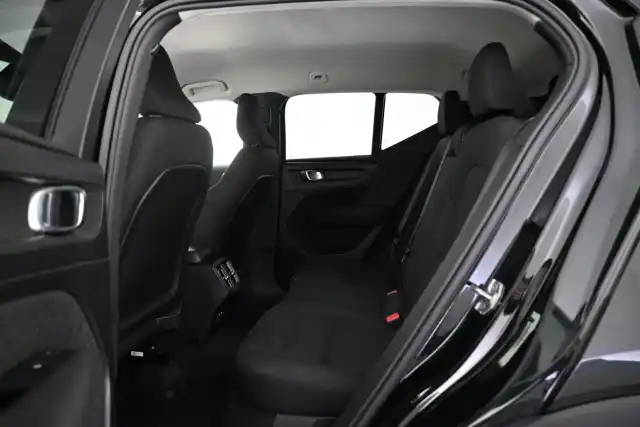 Musta Maastoauto, Volvo XC40 – GNE-592