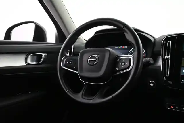 Musta Maastoauto, Volvo XC40 – GNE-592