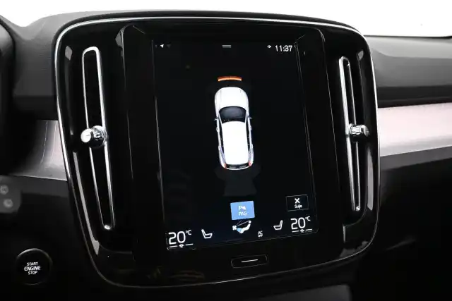 Musta Maastoauto, Volvo XC40 – GNE-592