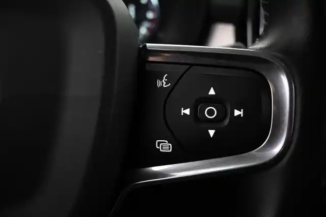 Musta Maastoauto, Volvo XC40 – GNE-592