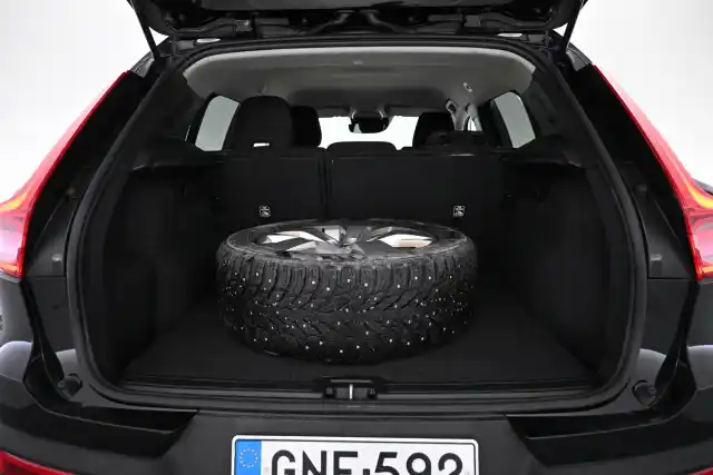 Musta Maastoauto, Volvo XC40 – GNE-592