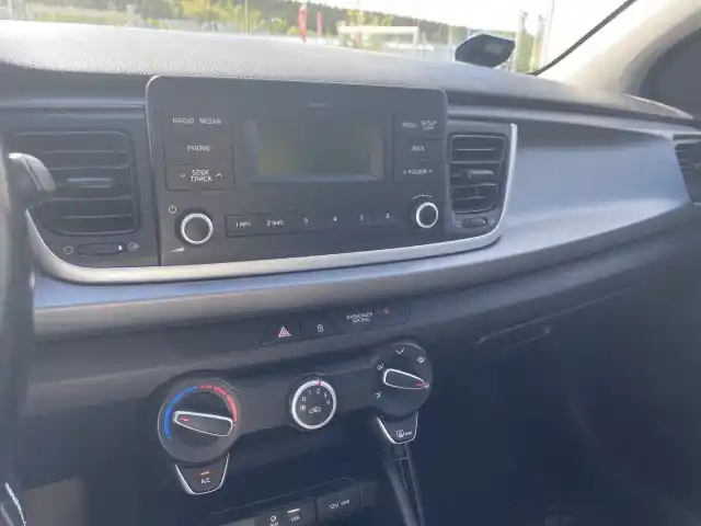 Musta Viistoperä, Kia Rio – GNF-199