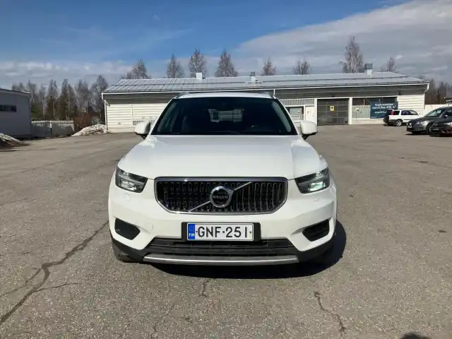 Valkoinen Maastoauto, Volvo XC40 – GNF-251