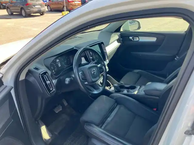 Valkoinen Maastoauto, Volvo XC40 – GNF-251