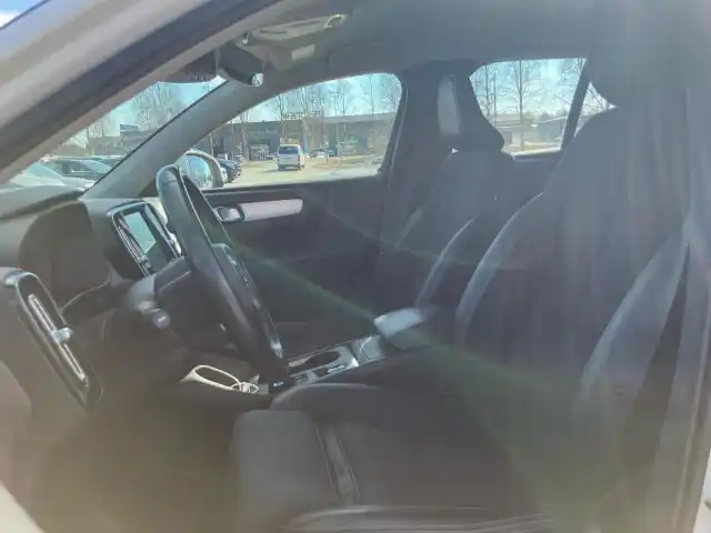 Valkoinen Maastoauto, Volvo XC40 – GNF-251