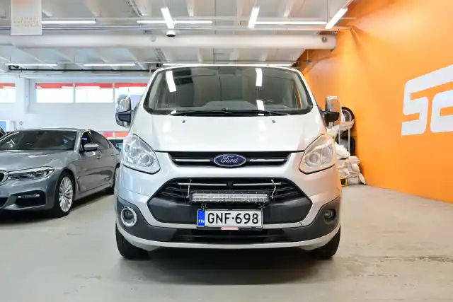 Harmaa Tila-auto, Ford Tourneo – GNF-698