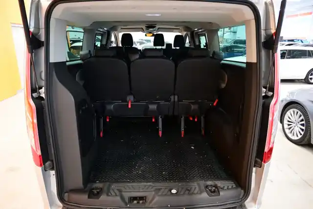 Harmaa Tila-auto, Ford Tourneo – GNF-698