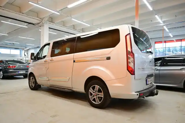 Harmaa Tila-auto, Ford Tourneo – GNF-698