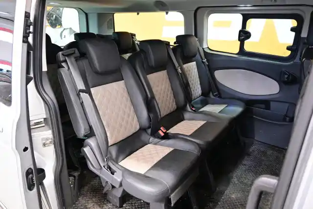 Harmaa Tila-auto, Ford Tourneo – GNF-698