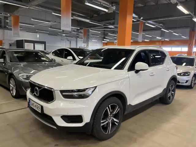 Valkoinen Maastoauto, Volvo XC40 – GNG-692