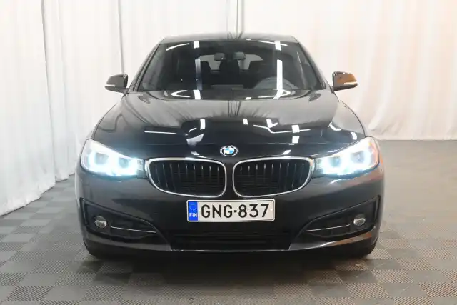 Musta Sedan, BMW 320 Gran Turismo – GNG-837