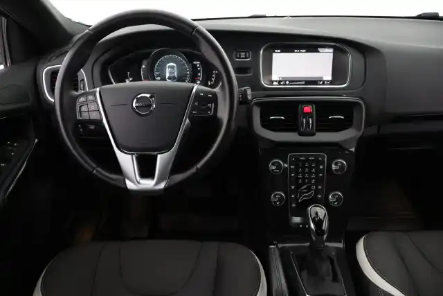 Valkoinen Viistoperä, Volvo V40 – GNH-328