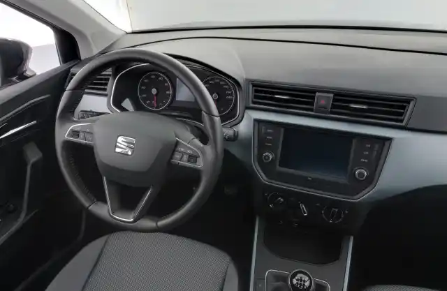 Musta Viistoperä, Seat Arona – GNI-203