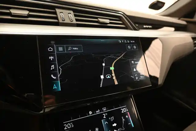 Sininen Maastoauto, Audi e-tron – GNI-369