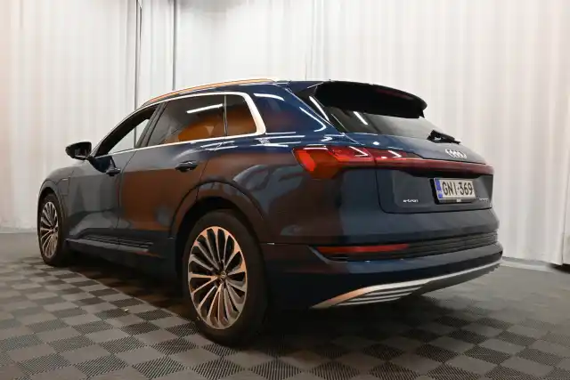 Sininen Maastoauto, Audi e-tron – GNI-369