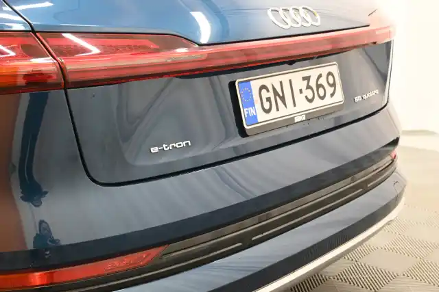 Sininen Maastoauto, Audi e-tron – GNI-369