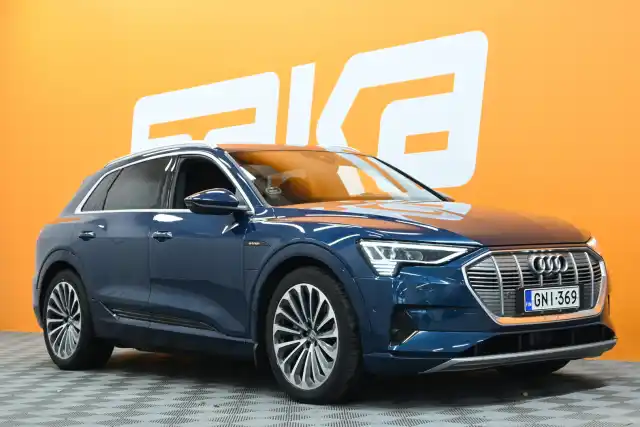 Sininen Maastoauto, Audi e-tron – GNI-369