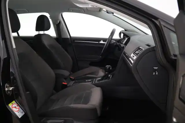 Musta Farmari, Volkswagen Golf – GNI-635