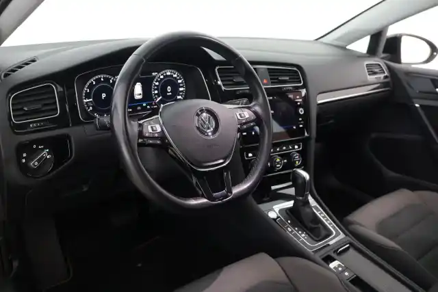 Musta Farmari, Volkswagen Golf – GNI-635