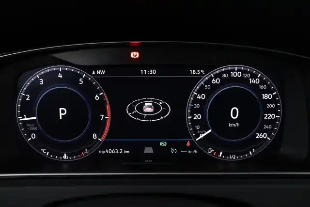 Musta Farmari, Volkswagen Golf – GNI-635