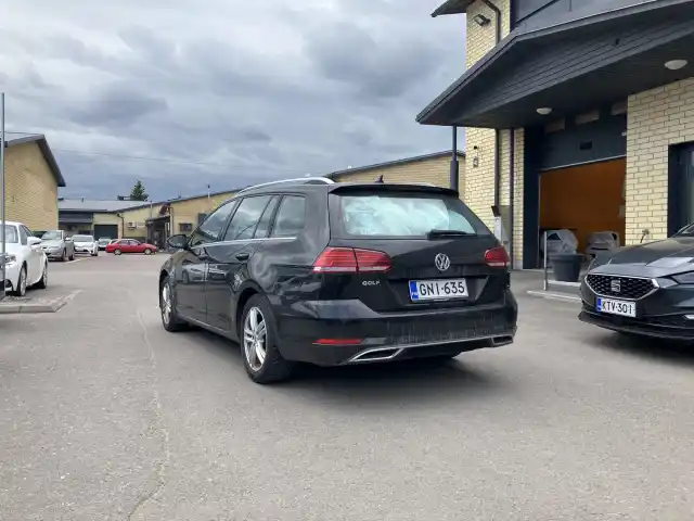Musta Farmari, Volkswagen Golf – GNI-635