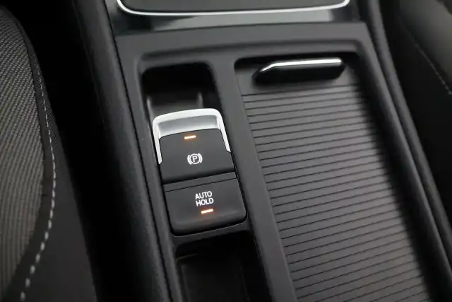 Musta Farmari, Volkswagen Golf – GNI-635