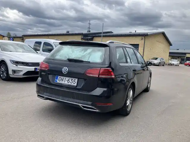 Musta Farmari, Volkswagen Golf – GNI-635