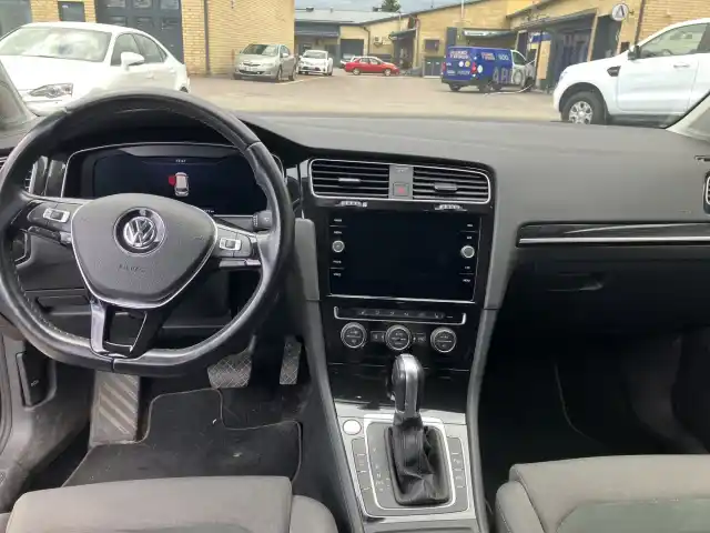 Musta Farmari, Volkswagen Golf – GNI-635