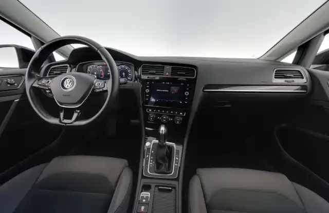 Musta Farmari, Volkswagen Golf – GNI-635