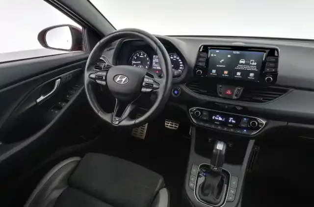 Punainen Viistoperä, Hyundai i30 – GNI-982